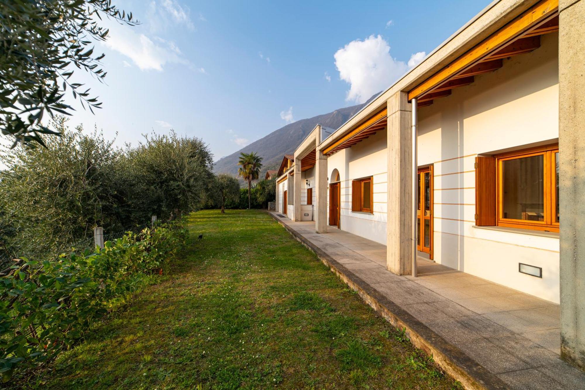 Villa Casa Degli Ulivi à Sale Marasino Extérieur photo